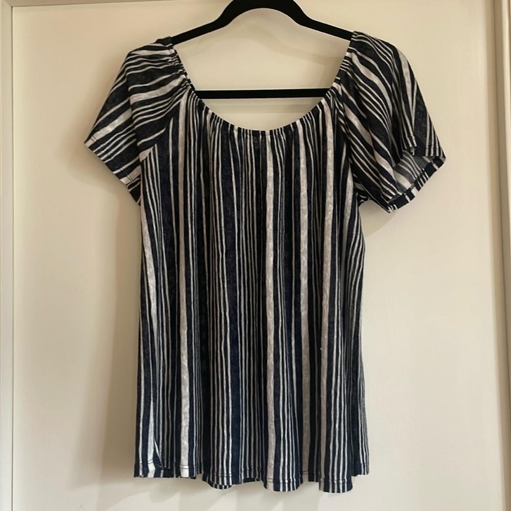 Short sleeve top size M